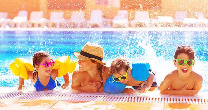 happy-family-in-the-pool