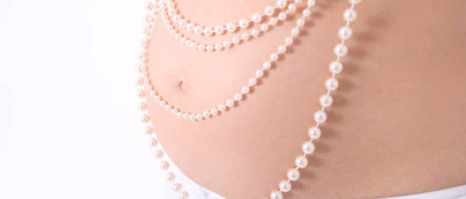 pregnant-woman-necklace