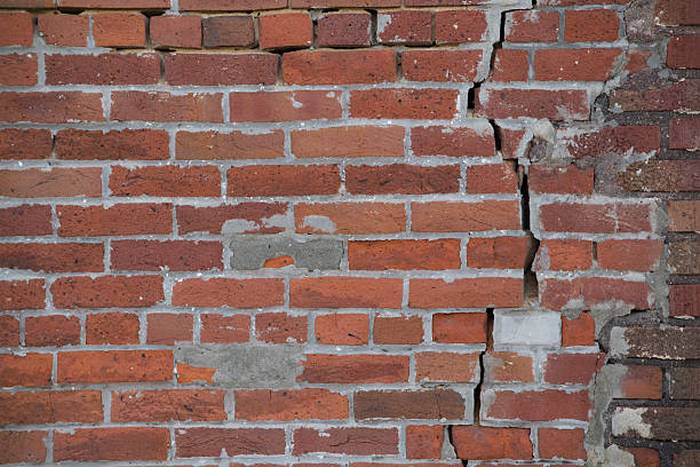cracked-wall-foundation