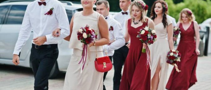 bridesmaid-wedding-limousine