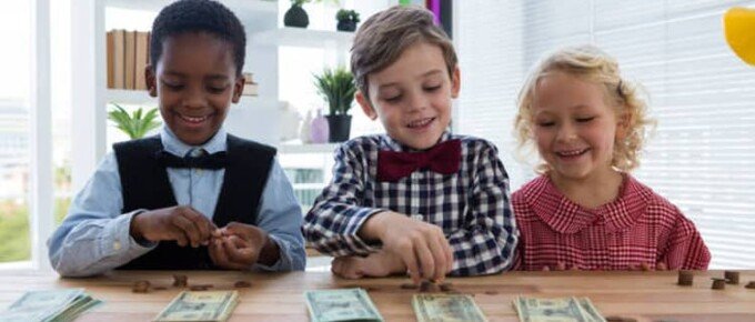 children counting money