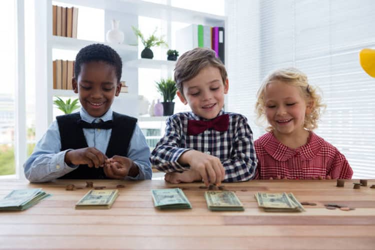 children counting money